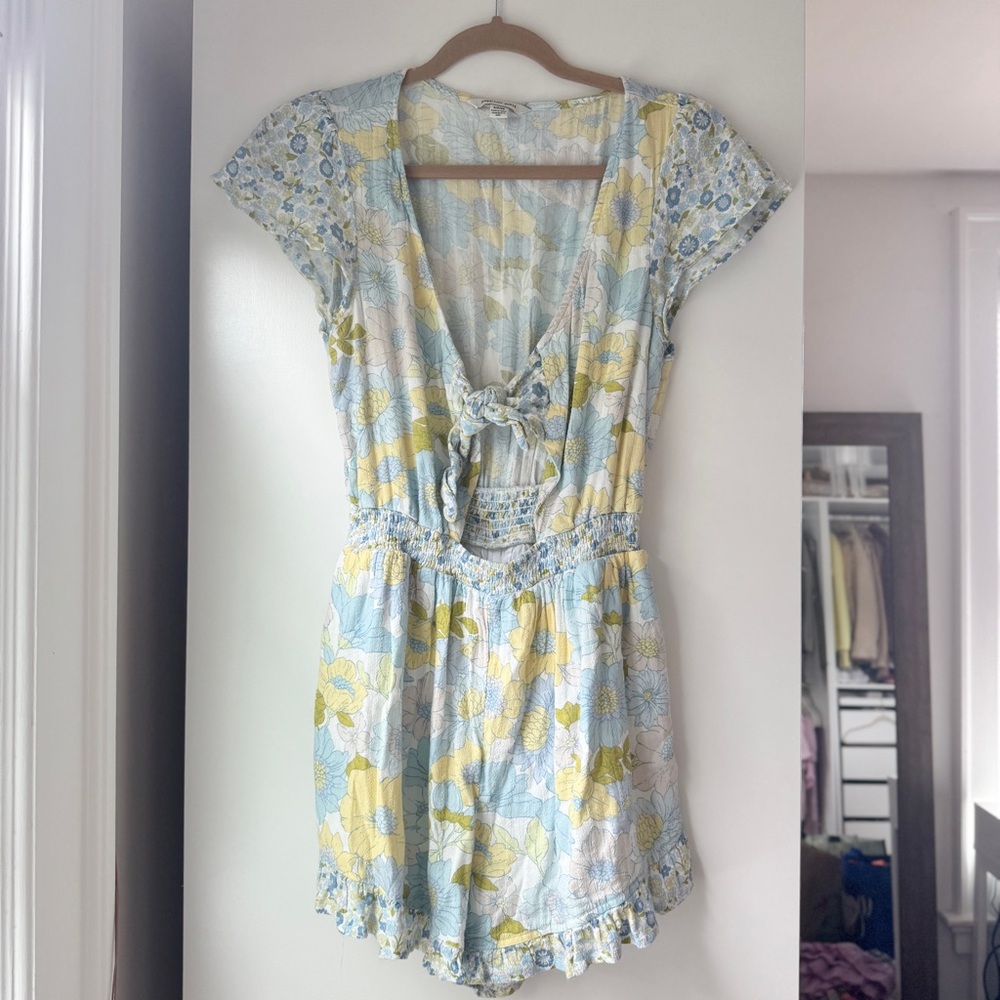 AMERICAN EAGLE | FLORAL 70s BEACH RUFFLE BOW ROMPER - Picture 4 of 11